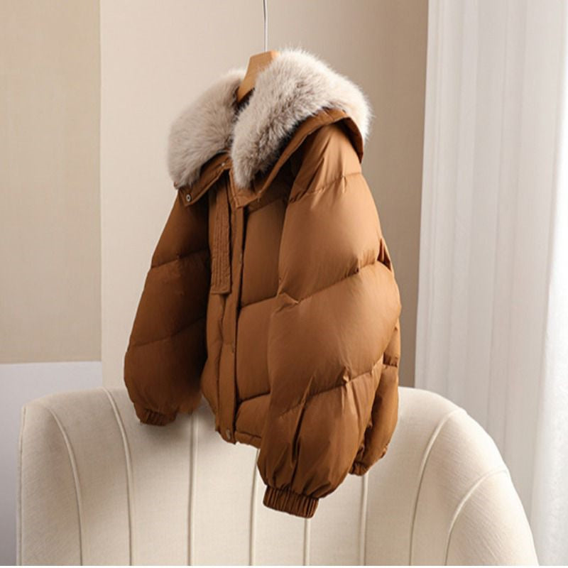 Haselnussbraune Pufferjacke aus Pelz