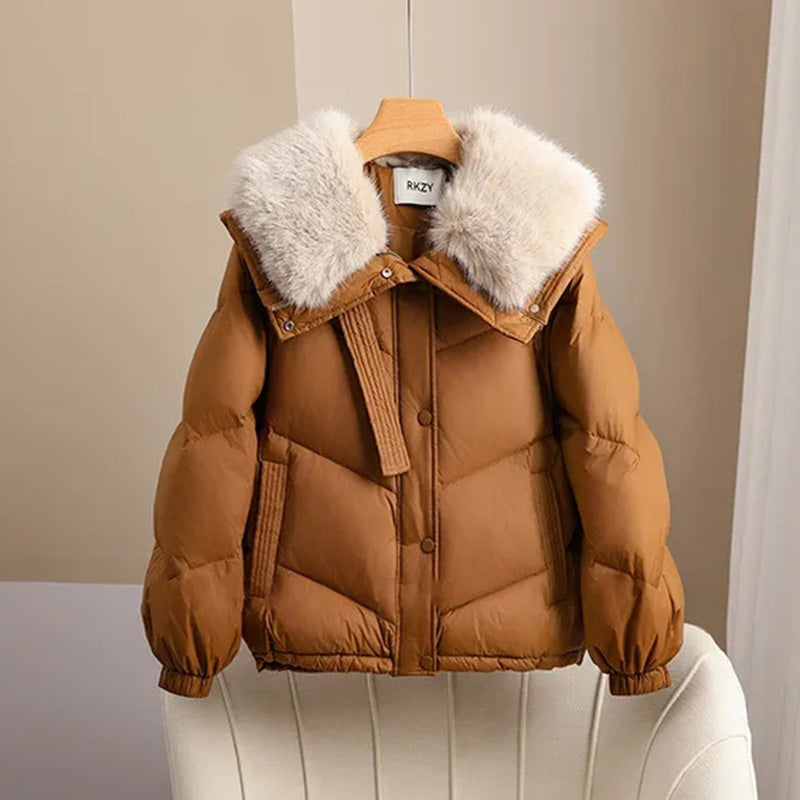 Haselnussbraune Pufferjacke aus Pelz