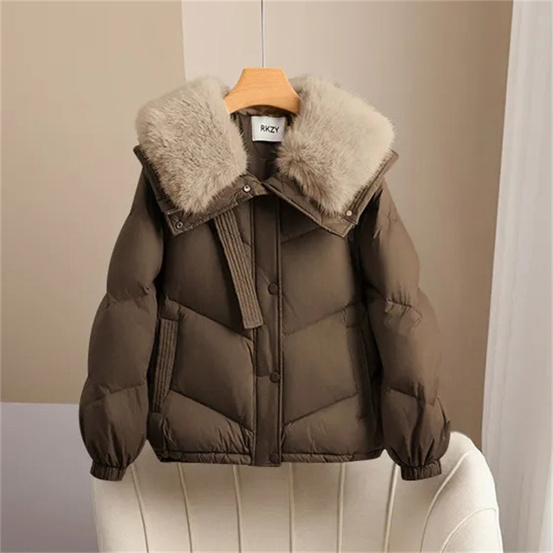 Haselnussbraune Pufferjacke aus Pelz